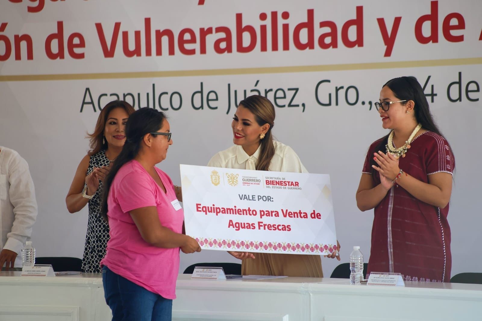 Entrega Evelyn Salgado apoyos de los programas Proyectos Productivos a Mujeres