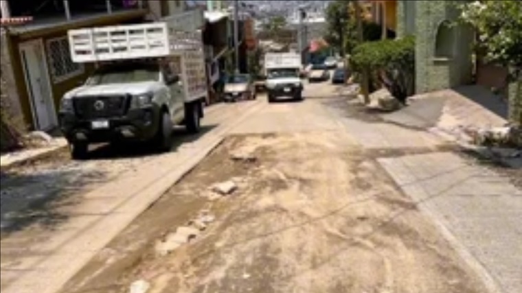 Vecinos de Palma Sola en Acapulco Exigen Rehabilitación de Calle Independencia